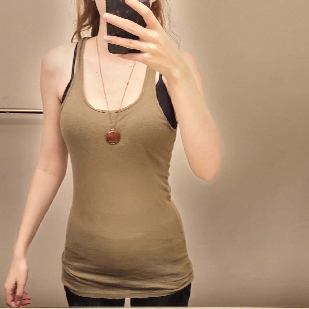 ✨️ $2 when bundled✨️Long olive green tank top